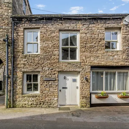 2 Bed In Oc-c38234 * Hawes