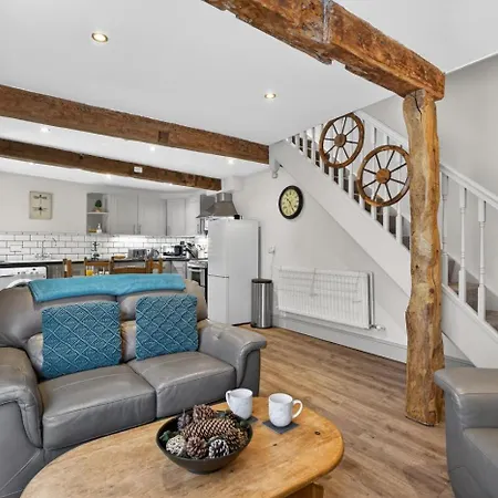 2 Bed In Oc-c38234 Holiday home *