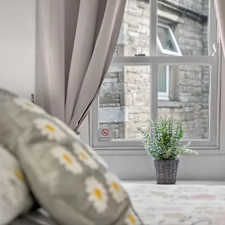 2 Bed In Oc-c38234 * Hawes